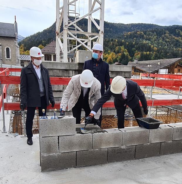 Pose de la première pierre du projet CENTRE-VILLAGE
